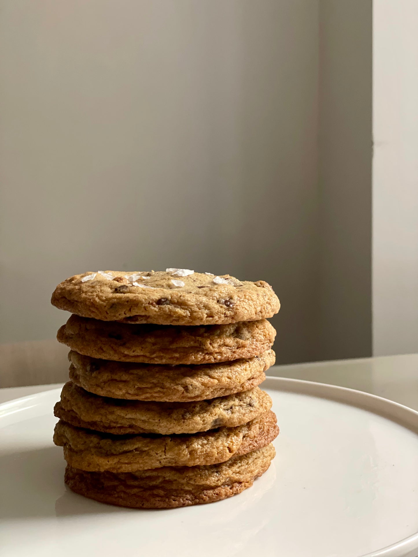 large brown butter chocolate chip cookies (6)